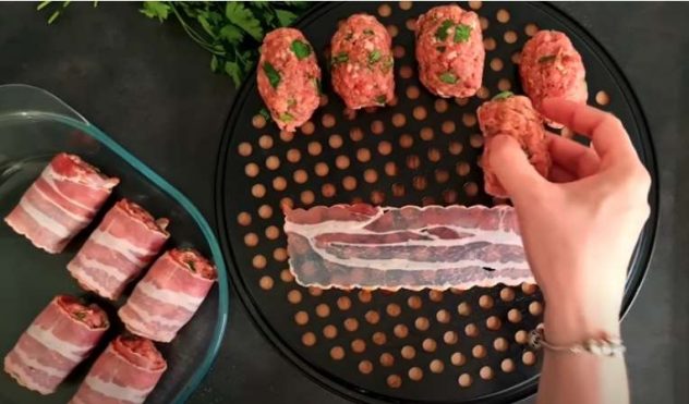 pekoniin käärityt lihapullat