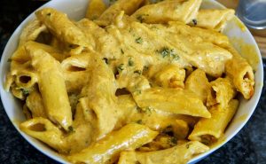 Tämä Gourmet-kokin kanapasta on niin hyvää, että melkein itkettää stu-moffat–fVHFThDlOc-unsplash