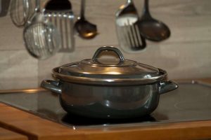 Voiko huoneenlämpöön unohtunutta ruokaa vielä syödä? Moni ottaa tietämättään ison riskin! cook-g72a5d414b_1280