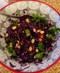 Punakaalisalaatti aasialaisin maustein – talviaterian raikastaja Thumbnail for 177188