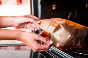 Miksi popparipussissa on reikä? – Opin tämän vasta yli 30-vuotiaana AdobeStock_283535019