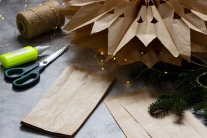 Askartele paperipusseista hieno joulutähti – uskomattoman helppo ohje AdobeStock_400871715