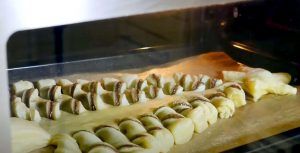 Tee torttutaikinasta ihana joulukuusi – Laita täytteeksi Nutellaa tai marmeladia joulukuusi