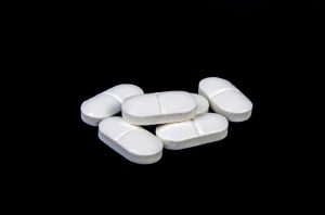 Yleinen särkylääke voi vaurioittaa maksaa – Varo yliannostusta äläkä käytä krapulassa paracetamol-315875_1280