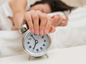 3 syytä, miksi heräät juuri ennen herätyskelloasi Herätyskello