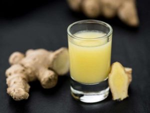 Näin selviät kesäjuhlien jälkimainingeista -Tehokas krapulalääkkeen ohje inkiväärishotti