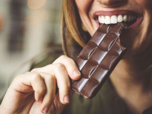 Onko sinulla suklaanhimo? Tätä kehosi yrittää kertoa sinulle Suklaa