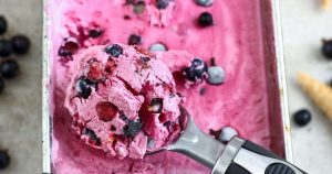 itsetehty-jaatelo-mustaherukat