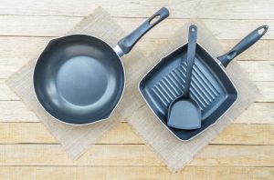 Tarttuuko ruoka aina pannun pohjaan? Näillä vinkeillä se loppuu! pannu