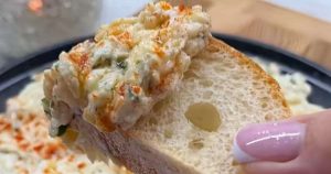 Paahda valkosipuli ja tee siitä pehmeä levite – täydellinen leivän tai kasvisten kanssa valkosipulilevite