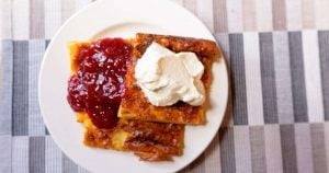 Keitän mannapuuroa aina vähän liikaa – siitä syntyy mehevä Ahvenanmaan pannukakku Ahvenanmaan-pannukakku