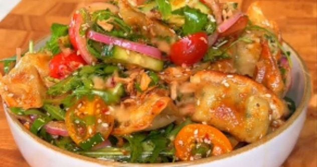 dumplingsalaatti