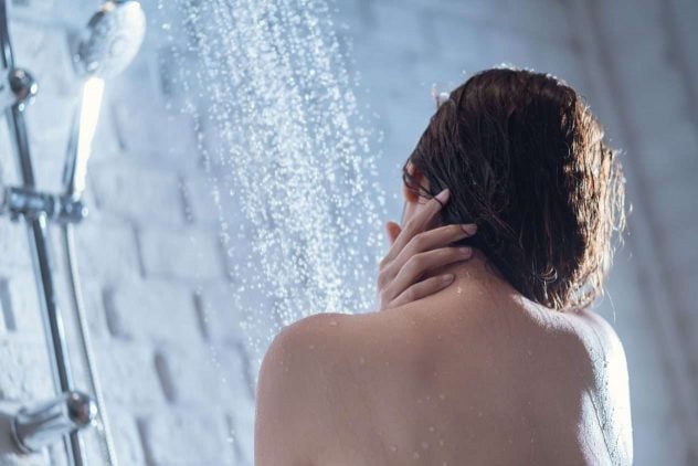 foam-soap-wash-splashing-showering-hand-1622677-pxhere.com