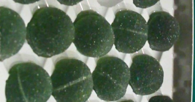 itsetehdyt-vihreät-kuulat