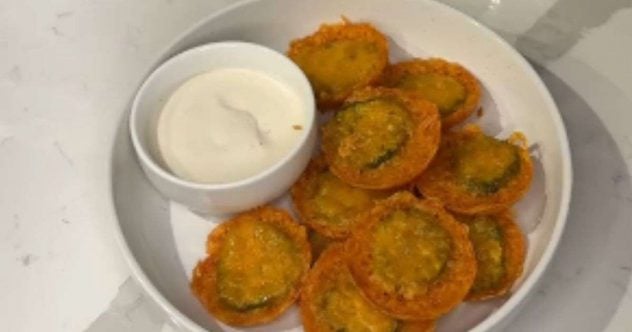 suolakurkku-juustosipsit