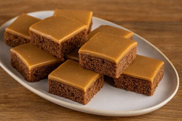 kinuski-taatelikakku