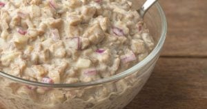 omenainen-sienisalaatti