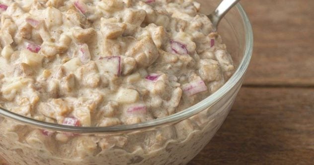 omenainen-sienisalaatti