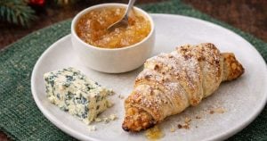 sinihomejuusto-omenahillocroissantit