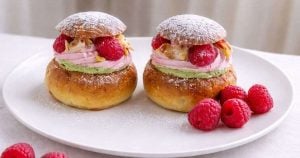 vadelma-pistaasi-laskiaispullat