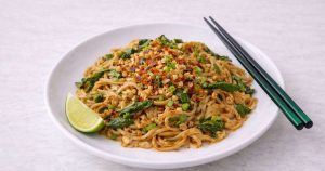 Maapähkinävoi-chilinuudelit