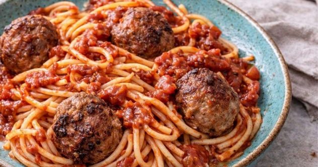 lihapullat-tomaattikastikkeessa