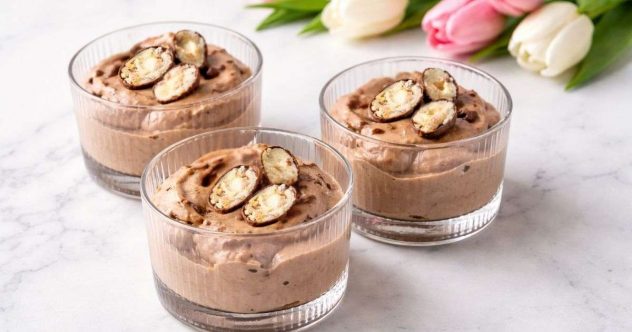 kinderjuustokakku-lasissa