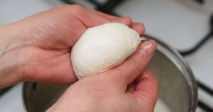 kotitekoinen-mozzarella