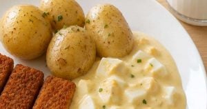 kalapuikot-perunat-ja-kananmunakastike