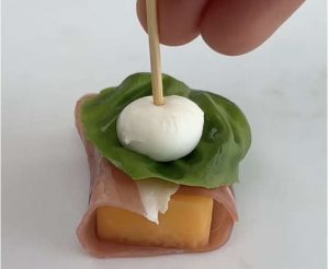 ilmakuivattu kinkku ja meloni
