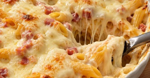 kinkku-ananas-aurajuusto-pasta