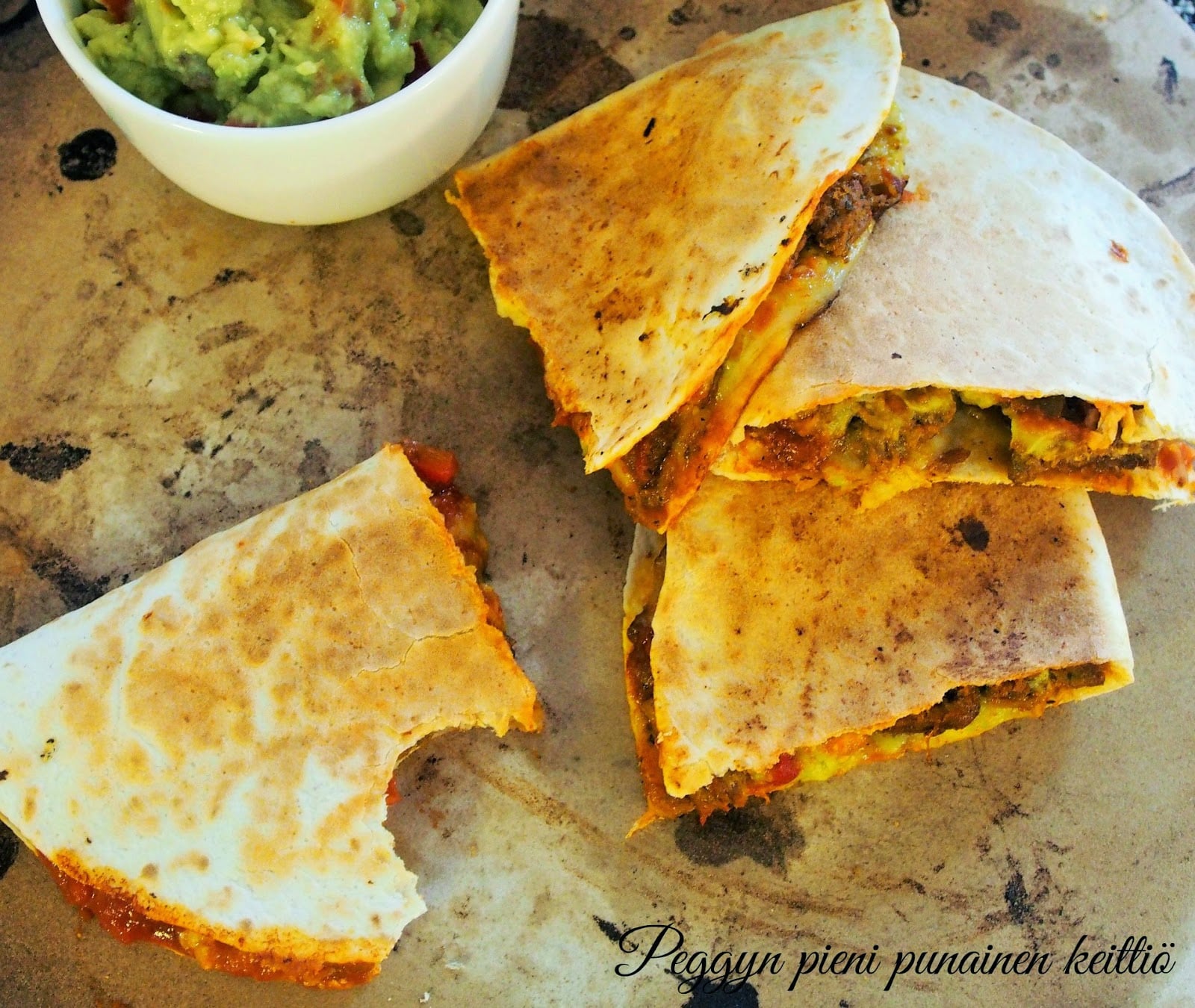 Quesadilla, guacamole ja meksikon makuja